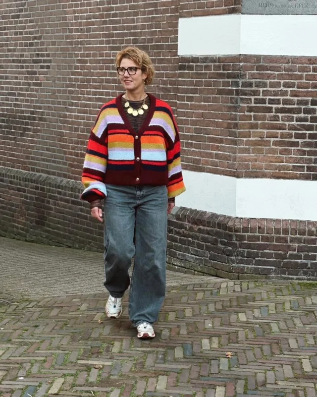 🌈 HAPPY MONDAY 

Geloof het of niet, maar ook dit vrolijke vest van Harper&Yve shop je met korting! 🔥
Het vest is te combineren met allerlei verschillende kleuren en zelfs met een printje eronder heb je een toffe look 🤩.

* De jeans is van Dr.Denim en is nieuwe collectie