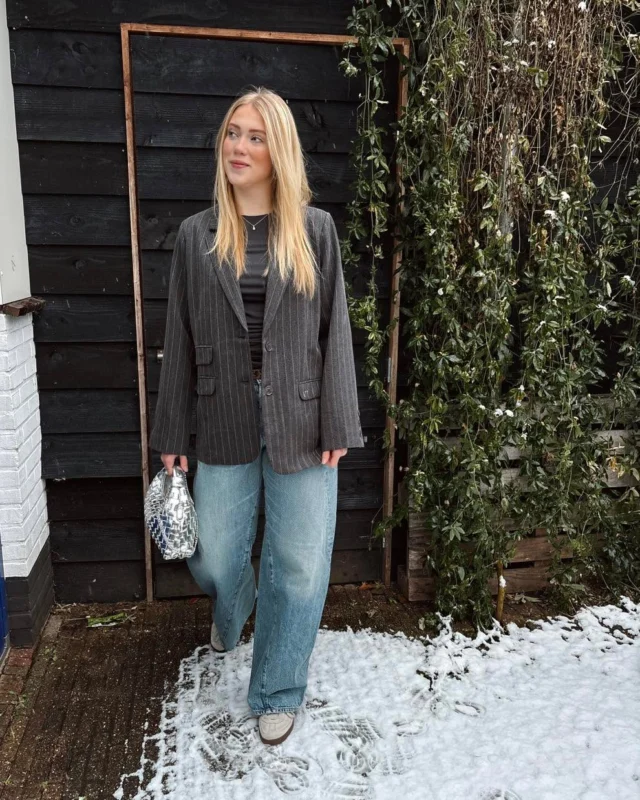 💙 NEW IN 

We hebben de nieuwe collectie van Lofty Manner al eventjes binnen. Dit te leuke jasje met glitterstuds en een pinstripe hoort daar ook bij 🤩. De top is ook van Lofty Manner en is met alles te combineren ✨.
Ook de jeans die Bo aanheeft hoort bij de nieuwe collectie! Deze is van Gstar en hebben we in lengte 32 en 34 💙.

#dock54 #dock54concepts #gstar #loftymanner #nieuwecollectie