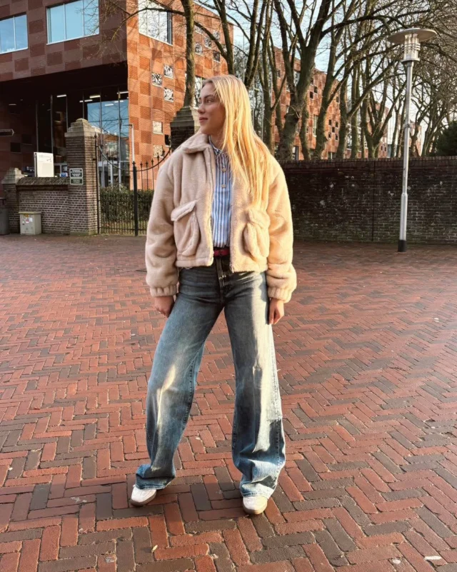 🧸 Scoor een warme jas!

Brrr, wat is het weer koud 🥶
Scoor deze fijne jas van Circle Of Trust nu met 50% korting en kom de koude dagen goed door! 

🤎 blouse is van Only 
🤎 jeans is van Gstar 

#circleoftrust #gstar #only #bestseller #sale #korting #dock54 #dock54concepts