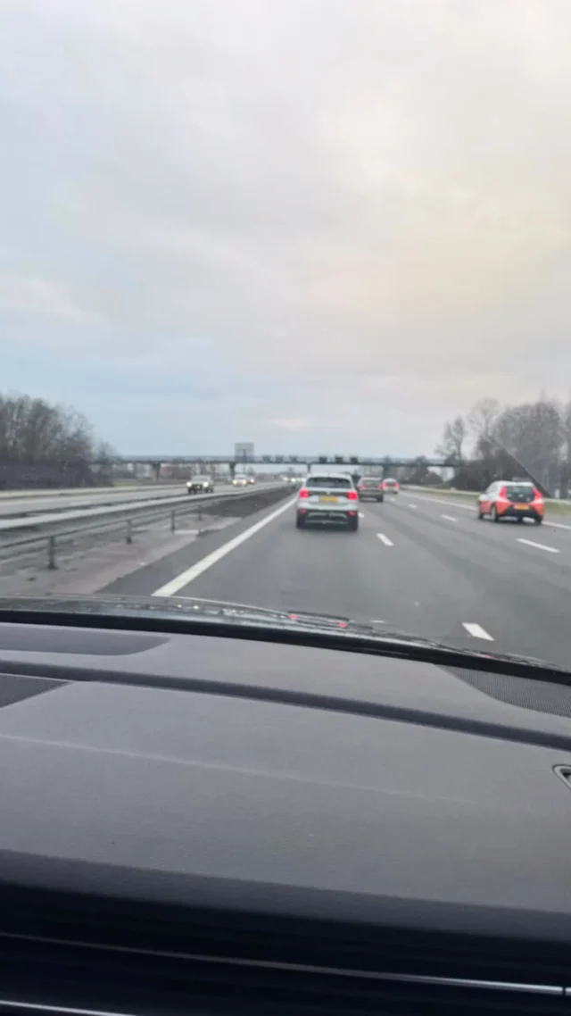 Vandaag het inkoop van 1 van jullie favoriete merk CAVALLARO. Dit voor herfst/winter 2026. Veel vernieuw g in materialen en gave winterjassen waarvan premium jas gemaakt met dons. Wij zijn al verkocht ☺️. 

Vanavond koopavond en Jarno en Brigitte staan voor jullie klaar. 

#herenmode #inkoop #cavallaro #dock54 #herenmodezaak