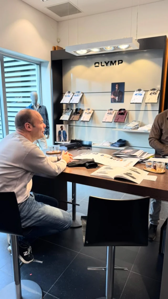 Dagje Brabant inkoop. Vandaag stonden OLYMP en SAINT STEVE op de planning. De prachtige kleuren aubergine, bruin, beige ga je zien. Maar… uiteraard ook blauw hebben we ingekocht. 

#inkoop #herenmode #mannenmode #olymp #saintsteve