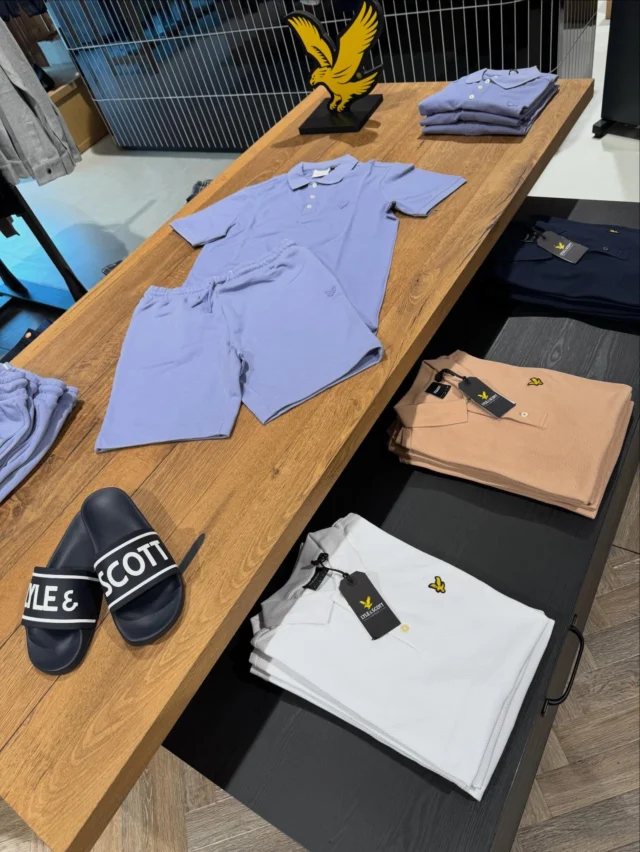 — LYLE&SCOTT —
Nieuwe kleurtjes binnen. Deze polo was vorig jaar zeer in trek. Popcorn kwaliteit noemen we dit. Zit heerlijk!! 

#nieuwecollectie #lyleandscott #polo #fashion #herenmode