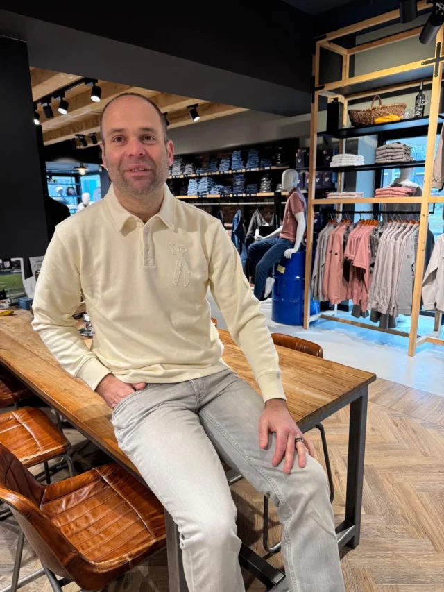 -- DENHAM --
Naast dit jeansmerk hele goede jeans heeft hebben zij ook bovenkleding die zeker gezien mag worden.  De polo lange mouw met leuk accent op de voorkant. Combineer met de nieuwe jeans van Denham.

Nieuwsgierig?  We zien je graag in de winkel. 

 #jeans #fashion #herenmode #mannenmode #winkelen #nieuwecollectie