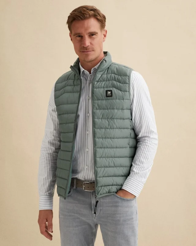 Bodywarmer - Vanguard.
Vandaag is de winkel zelf gesloten maar online zijn wij altijd geopend! Check nu bijvoorbeeld de nieuwe Vanguard collectie https://dock54.nl/vanguard/

 #webshop #onlineshop #vanguard #Vanguard #herenmode #mannenmode