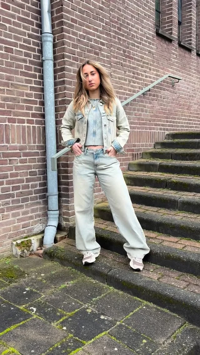 🩵DENIM ALL THE WAY🩵

Hoe tof is deze set van Dr.Denim🔥 
De jeans, top en het jasje maken samen een stoere look, leuk voor dagelijks maar ook voor bijvoorbeeld een festivalletje☀️

#dock54concepts #dock54 #outfitinspo #drdenim #festivaloutfit