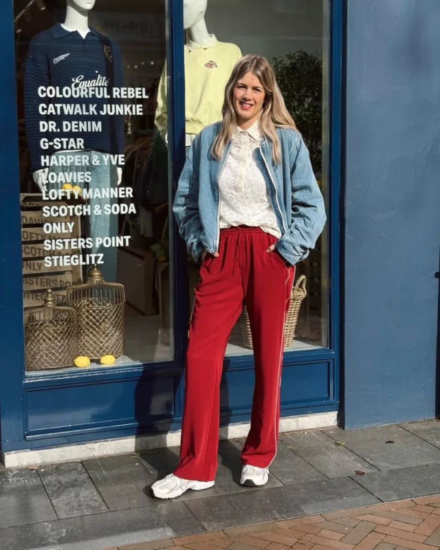 ♥️ Twee outfits, één broek 

We laten je hier twee manieren zien om deze broek van Catwalk Junkie te stylen, maar uiteraard kan je eindeloos combineren! 
Een vrouwelijke blouse met een stoere bomber of een comfy sweater: alles kan 🤩

#dock54 #dock54concepts #catwalkjunkie #only #bestseller