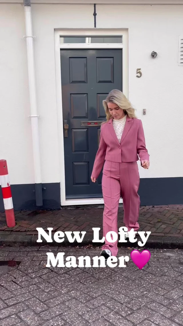 🌸 Lofty Manner 🌸

De nieuwe collectie van Lofty Manner hangt al eventjes in de winkel! 👀
Lekkere frisse kleur en natuurlijk de trend kleur van nu ( Roze )🩷
Lian draagt hier het mooie pak wat natuurlijk op verschillende manieren te dragen is✨

We zijn vandaag geopend tot 17:00!
Zien we jullie nog in de winkel☀️

 #loftymanner #dock54 #dock54concepts #hardenberg