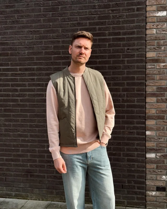 🔥BUTCHER OF BLUE🔥

Ruben draagt hier deze gave trui met erover de bodywarmer van Butcher of Blue. 

Samen met de broek van Woodbird is dit toch een gave combi! Juist doordat de broek net iets wijder valt, wat het weer wat stoerder maakt🔥. 

#hardenberg #Dock54 #dock54concepts #outfitinspo #mannenkleding