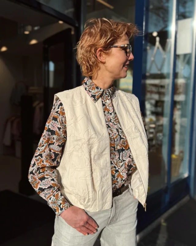 ❤️SUNDAY FUNDAY❤️

Carlijn draagt hier de bodywarmer van Only en de blouse van Scotch&Soda🤩 

#outfitinspo #hardenberg #Dock54 #ScotchSoda #ONLY