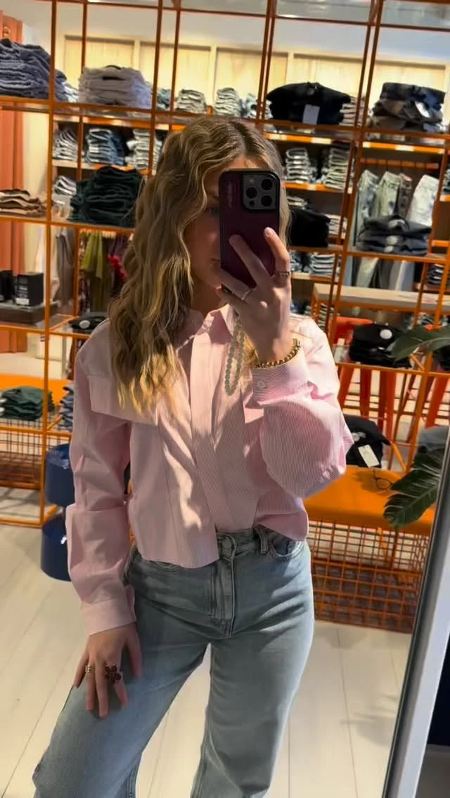 🩷PINK PINK PINK🩷

On Monday we wear pink! Oh wacht of waarom niet iedere dag! 🌸 We hebben genoeg nieuwe roze items in de winkel liggen! Marsha draagt hier de cropped blouse van Colorful Rebel!

#dock54concepts #dock54 #colorfulrebel #hardenberg #winkelen