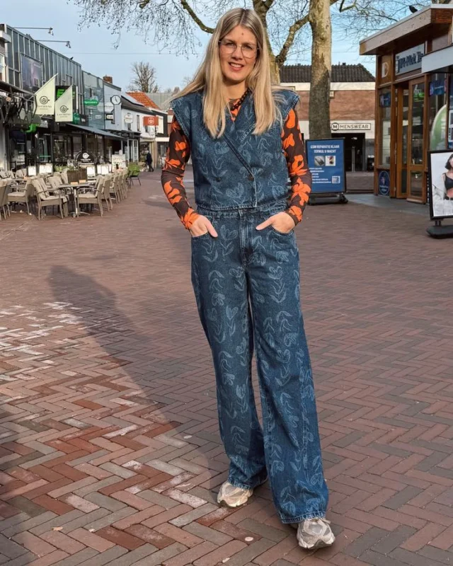 🧡 HAPPY SATURDAY 🧡

Whoehoeee!!
Nieuwe collectie Harper&Yve is weer binnen en wat zijn het weer leuke items🫣
Lotte draagt hier dit mooie spijkerpak met een toffe oranje/bruine longsleeve eronder wat het toch weer helemaal afmaakt🔥

Er is natuurlijk nog veel meer binnen gekomen van Harper&Yve, dusss… Ben je benieuwd geworden?! Kom gezellig langs in de winkel of neem een kijkje op de site👀🧡

#harperandyve #dock54concepts #dock54 #najaarskleuren