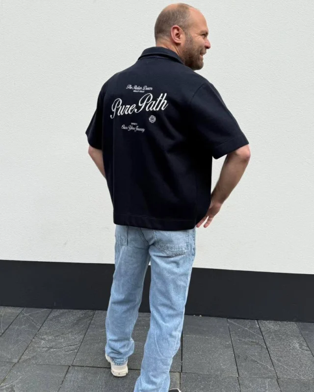 🔥 PURE PATH 🔥

Jarno is klaar voor het voorjaar. Jij ook?!😉
Hij draagt hier items van Pure Path met een mooie groene kleur en daarover een leuk donkerblauw overshirt met korte mouw!

Ontdek nog veel meer items van dit merk en stijl het op verschillende manieren 👀

#najaarskleuren #menscollection #dock54 #dock54concepts