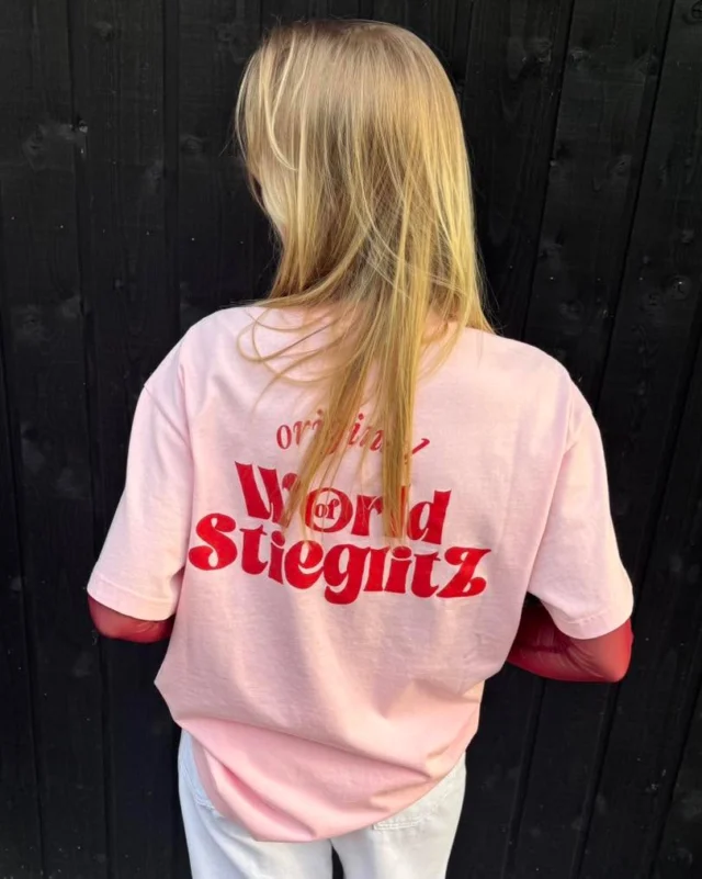 Stieglitz❤️‍🔥

Hoe tof is dit t-shirt van Stieglitz?!🤩
Het is een wat oversized fit maar kan natuurlijk op verschillende manier gedragen worden hoe dat jij het zelf wilt! Nienke draagt het hier met een leuk rood shirtje eronder van Sister Point♥️

#stieglitzlabel #outfittoday #winkelstadhardenberg