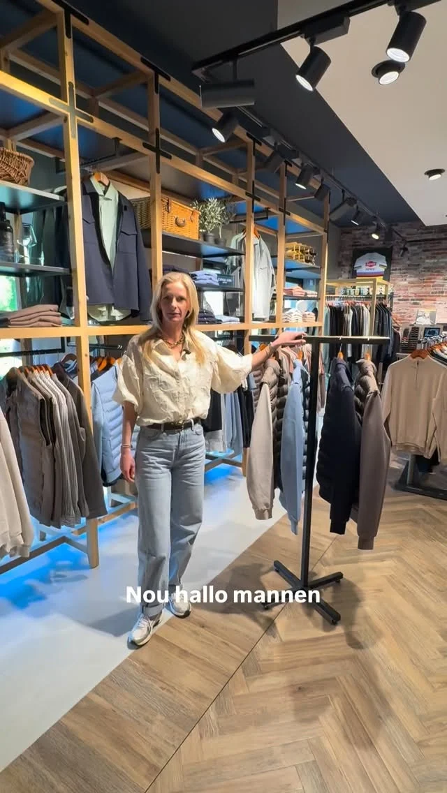 — Cavallaro zomerjas — 
Zoals velen weten hebben wij een mooi aanbod van Cavallaro in onze winkel. Zo ook de Quintino zomerjas. Deze is er in 3 verschillende kleuren. Van maat S t/m 3XL. 

Kom jij passen. Ps. Vast voor in de agenda wij zijn Koningsdag geopend van 9:30-14:00 uur. 

#cavallaronapoli #herenmode #dock54 #zomerjas #voorjaar