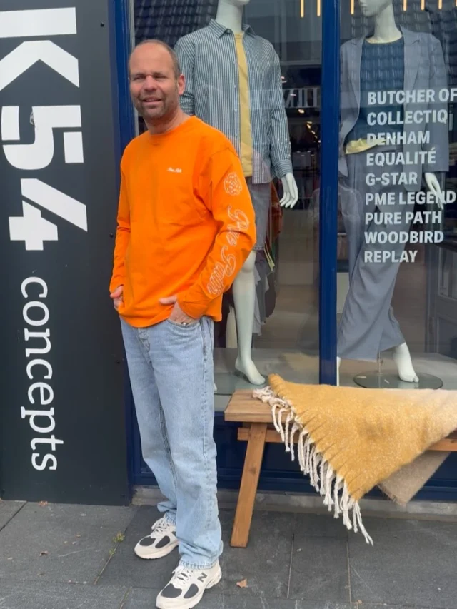 ❤️🤍💙🧡 zijn jullie al klaar voor KINGSDAY ?? 

Wij hebben 2 te gekke shirts binnengekregen van Pure Path, zowel de longsleeve als het T-shirt zijn te verkrijgen in oranje en zwart! 

Let op!!! Beperkte oplage en op = op 

#getreadyforkingsday #koningsdag #oranjeboven #musthave #limitededition