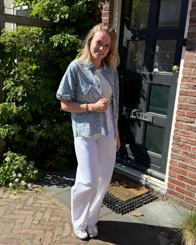 SUNDAY FUN DAY🩵

Basic, maar helemaal leuk😜 
Nienke in een outfit die altijd kan. Laat dat wisselvallige weer maar komen, wij zijn alvast klaar voor die zonnige dagen die eraan zitten te komen weer☀️

#loftymanner #letthesunshine☀️ #sundayfunday☀️ #Dock54