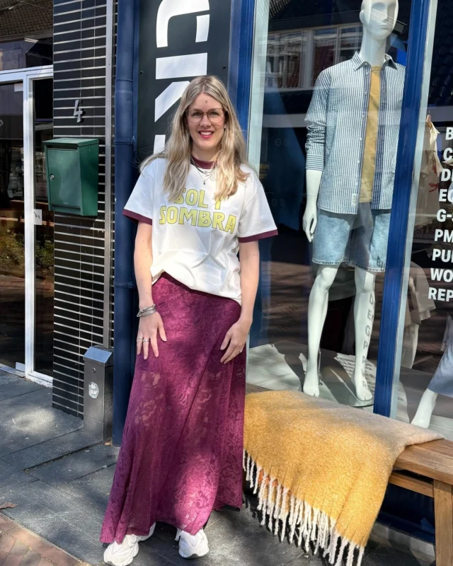 🌺 Harper&Yve

De eerste zonnestralen vragen om outfits met kleur🌞💜
En hoe leuk is deze combinatie?! Comfortabel genoeg voor elke dag, maar toch speciaal genoeg om op te vallen!👀

Perfect voor nu én straks in de zomer!🌼
Kom gezellig langs, want we hebben nog veel meer van dit soort pareltjes hangen💫

#harperandyve #colorinspiration #welovefashion #outfittoday