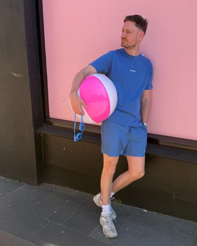 Beach mode on 😎

☀️ De zon laat zich weer zien… tijd om die zwembroeken weer uit de kast te halen 😎
Deze swimshorts van Pure Path zitten niet alleen top, maar zijn ook makkelijk te combineren met de matching T-shirts.

We zijn vandaag nog gesloten! We zien jullie morgen weer in de winkel 🙃 Geniet van het heerlijk weer!✨

#purepath #summervibes☀️ #héérlijkweertje #dock54