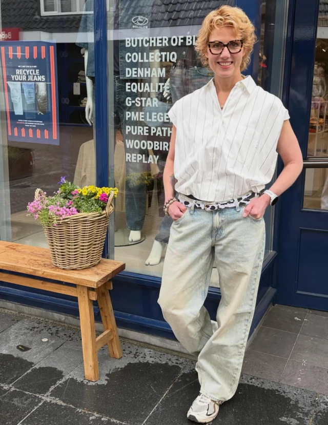 Less basics, more fun✨

Deze wide leg jeans van Dr.Denim gecombineerd met het luchtige blousje van Catwalk Junkie is echt een favorietje!🤍
En dan helemaal leuk afgemaakt met de sieraden van Rose&Camellia💞✨

#catwalkjunkie #outfitoftoday #drdenim #rosecamellia