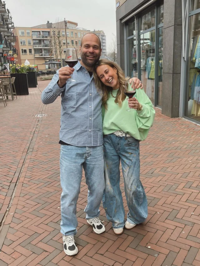 Wijnloop Hardenberg!🍷☀️

Morgen verandert het centrum van Hardenberg weer in één grote gezellige wijnroute. Struin langs de leukste winkels, proef heerlijke wijnen en geniet van een middag vol sfeer, gezelligheid en verrassingen. 🍇✨

Ook bij ons ben je van harte welkom! Kom langs, ontdek de nieuwste collectie én geniet ondertussen van een lekker wijntje. 🛍️🍷

Heb jij je glas al gereserveerd? Dan zien we je morgen! 🥂

#wijnloop #hardenberg #shoppengenieten #winkelstadhardenberg #wijnliefhebbers