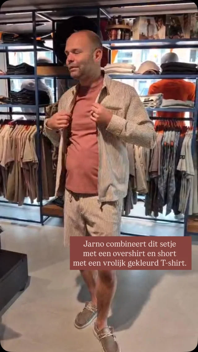 VANGUARD heeft deze zomer weer een top collectie. Waaronder dit setje met overshirt en short met een subtiele streep. Gecombineerd met een gekleurd T-Shirt maakt dit je outfit compleet. 

#herenmode #dock54 #vanguard #summer #mannenmode