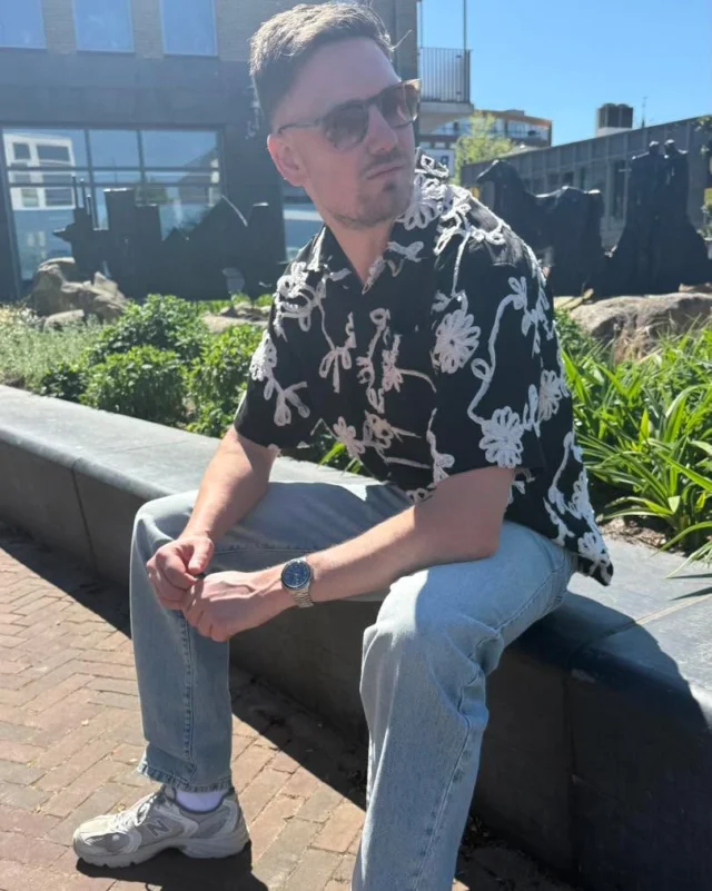 Saturday vibes!🔥

Een outfit die opvalt zonder moeite. Het statement blousje gecombineerd stoere jeans van Woodbird allebei zorgt voor een frisse, maar stoere look die perfect past bij de zonnige dagen, als die er weer aan mogen komen🥲👀

#woodbird #menswear #herenmode #outﬁtinspo #ootd