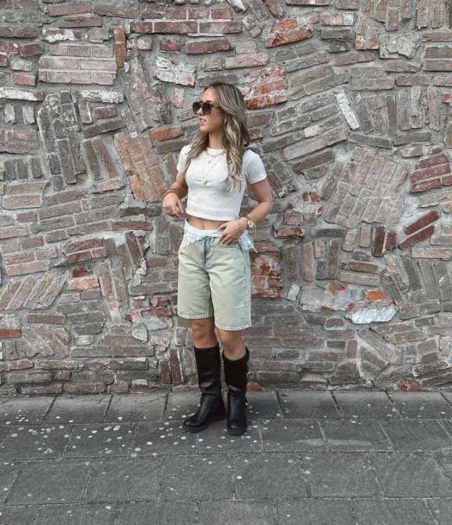 Festivalproof met een vleugje stijl ✨

Wij zijn helemaal fan van deze combinatie🩷
De Jort van Dr. Denim zorgt voor een stoere basis, het shirt van Scotch & Soda houdt de look fris en tijdloos⌛️👀

De sieraden van Rose & Camellia zorgen voor de finishing touch. Een outfit die net zo goed werkt op een festival als tijdens een zonnige dag in de stad🤩☀️
Nu alleen nog het zonnetje en we zijn er helemaal klaar voor!

#festivalvibes #jortsseason #summerready #ootdinspo