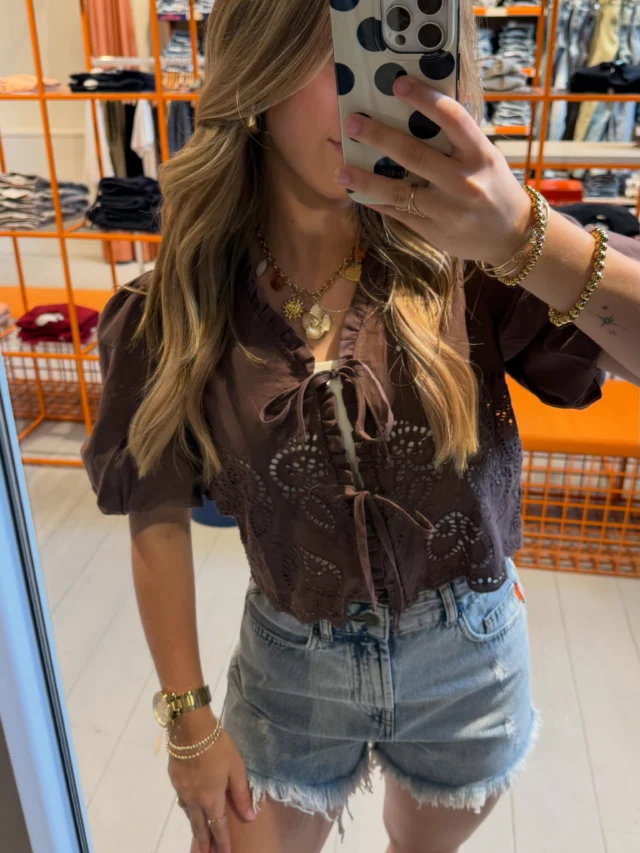 Summer outfit inspo🤎🌞

Zomer in je kledingkast! ☀️🩷
Of je nu op vakantie gaat, een dagje de stad in bent of geniet van het heerlijke weer in Nederland: met deze setjes zit je altijd goed😉

Shop jouw favoriete zomerlook en straal ✨

#summeroutfitinspo #outfitoftoday #monday