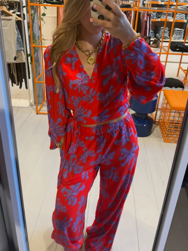 ✨ DAMES SALE ✨

De leukste setjes shop je nu met korting! 🤍

Of je nu op zoek bent naar een complete outfit of een nieuw favoriet item, in onze sale vind je nog volop leuke pareltjes. En het mooiste? Er worden regelmatig weer nieuwe items aan de sale toegevoegd!😉

Kom gezellig langs en scoor jouw favoriete look met korting. 🛍️💫

#sale #saleoutfits #outfitsideas #colorful #kortingen‼️