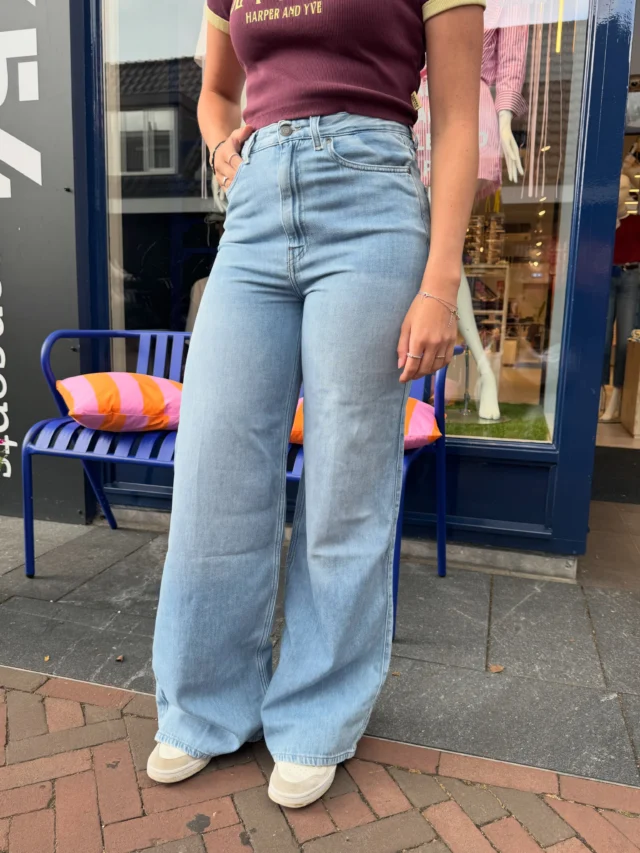 Tijd voor nieuwe jeans!💙

Vanaf vandaag zijn diverse jeans afgeprijsd met 50% korting. Dit is hét moment om jouw favoriete denim te shoppen!🛍️

Hier alvast wat inspiratie met onder andere merken van MUD, REPLAY, ONLY en PME LEGEND!

Tot snel!🧡