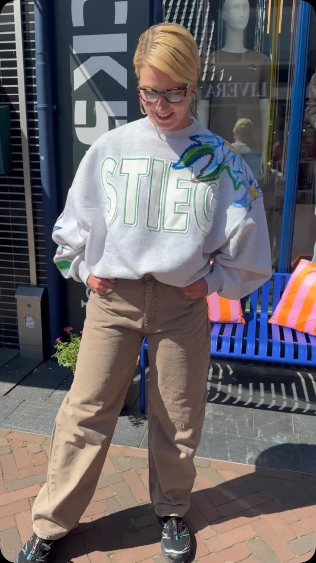 FriYay 💙☀️
 
Oké, het is nog een beetje te warm voor deze outfit…
Maar wat zijn wij enthousiast over Drop 1 van Stieglitz 🤩

Deze outfit en nog veel meer nieuwe collectie hangt nu in de winkel! 

#shopping #outfitinspo #stieglitz #newcollection #dock54