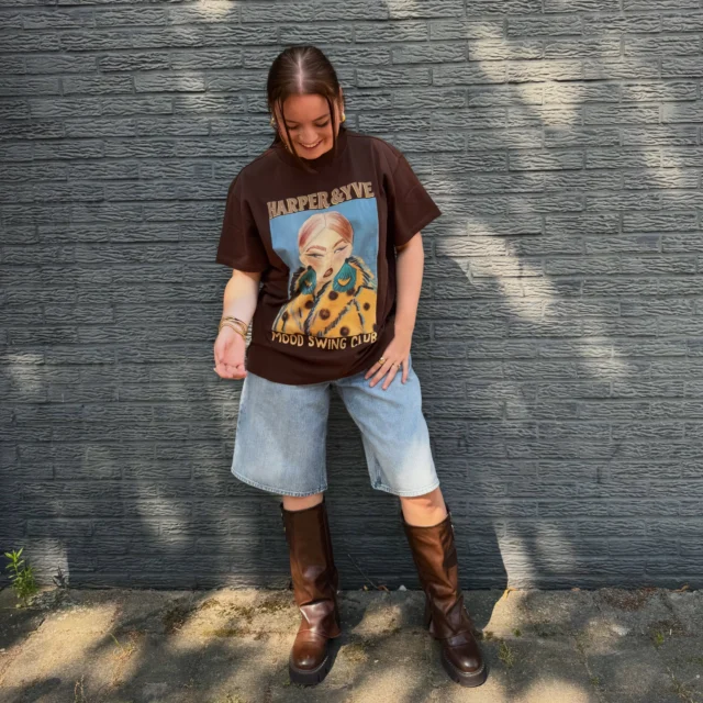 De nieuwe collectie van Harper&Yve is binnen en geloof ons.. deze collectie wil je niet missen! 🤩

De favoriet van het moment is dit te gekke t-shirt met coole print. Dit shirtje vliegt er uit, dus wil je deze nog bemachtigen? Wacht dan niet te lang!

Kom gezellig langs in de winkel om de collectie te passen, wij staan al klaar om jou te helpen met het vinden van jouw perfecte nieuwe look.💙