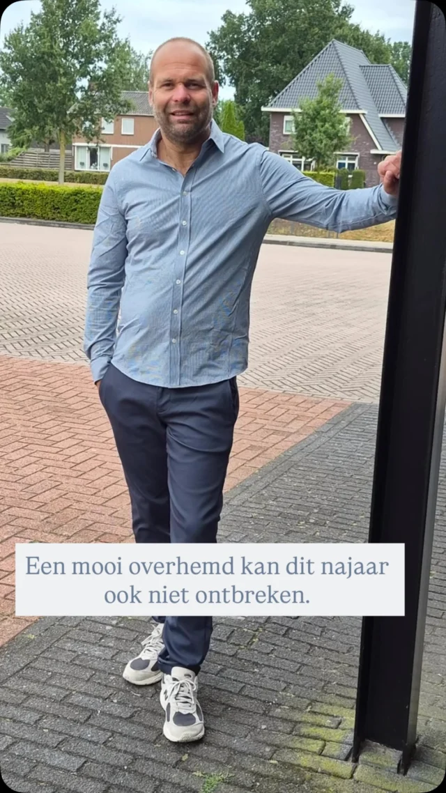 Wat veel leuke kleding is er binnen. Jarno laat jullie graag deze twee weer zien. Een goed overhemd kan niet ontbreken. De trui is zelfs goed te combineren met het overhemd voor de frissere dagen die er met een paar maanden weer aankomen. 

#herenmode #dock54 #mannenmode #winkelen #nieuwecollectie
