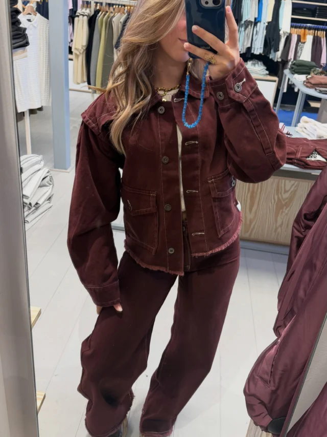 MONDAY MOOD 🤎✨

Een kleine outfit inspo van Marsha voor deze maandag!

De nieuwe collectie hangt vol met nieuwe leuke items en daarbij horen natuurlijk toffe looks👀

Welke is jouw favoriet?🤩