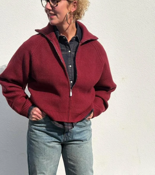 LET’S START THE WEEK IN STYLE🫶🏻

Maandag in stijl met deze fijne combinatie!
Een knit die lekker zit, denim die de outfit net wat stoerder maakt en een jeans die overal bij past🔥

Trui: Nous Sommes Labels
Denim blouse: Only
Jeans: Dr Denim

Team comfy of team denim?👖

#mondayinstyle #denimlook #authumn #dock54 #outfitinspiration