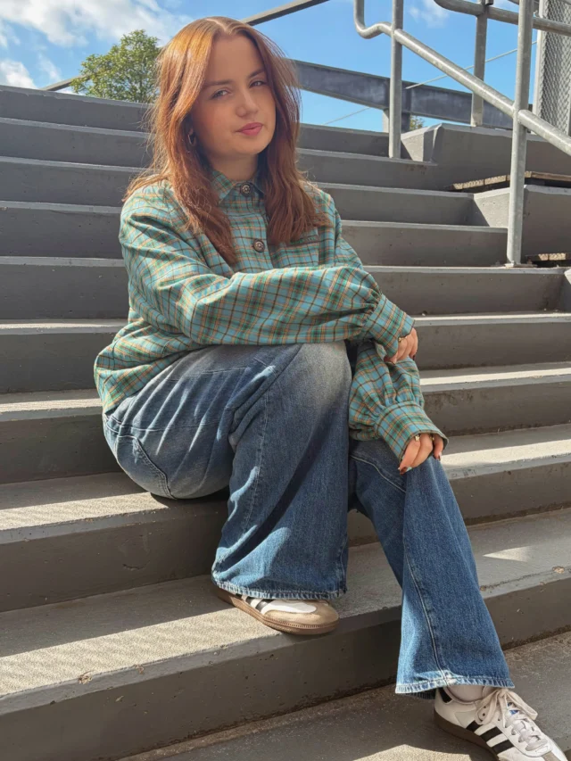 👖 DENIM DAYS & AUTUMN VIBES

Dit is zo’n outfit waar je de hele dag in wilt rondlopen. 
De stoere G-Star jeans gecombineerd met het geruite 
Harper & Yve jacket maakt deze look casual, comfortabel en lekker eigen💁🏼‍♀️
Voeg je favoriete sneakers toe en je bent helemaal ready voor de herfst🍁💙

Ben jij nog op zoek naar de perfecte jeans? 👖 
Kom langs in de winkel en wij helpen je graag met het vinden van jouw nieuwe favoriete🩵

#ootd #outfitinspo #fallfashion #denimstyle #harperandyve