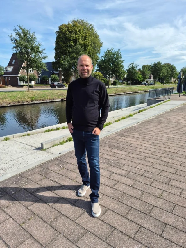 De dagen worden kouder 🍁 Deze coltrui is van het merk Replay.  De coltrui heeft een regular pasvorm.
Een heerlijke zachte coltrui voor de koudere dagen. 

Daaronder draagt Jarno een stoere jeans van Replay. Stijlvol en comfortabel voor elke gelegenheid. Ze hebben een slanke pasvorm en zijn gemaakt van een hoogwaardige stretchdenim die met je meebeweegt.

#replay #dock54 #denim #herenmode