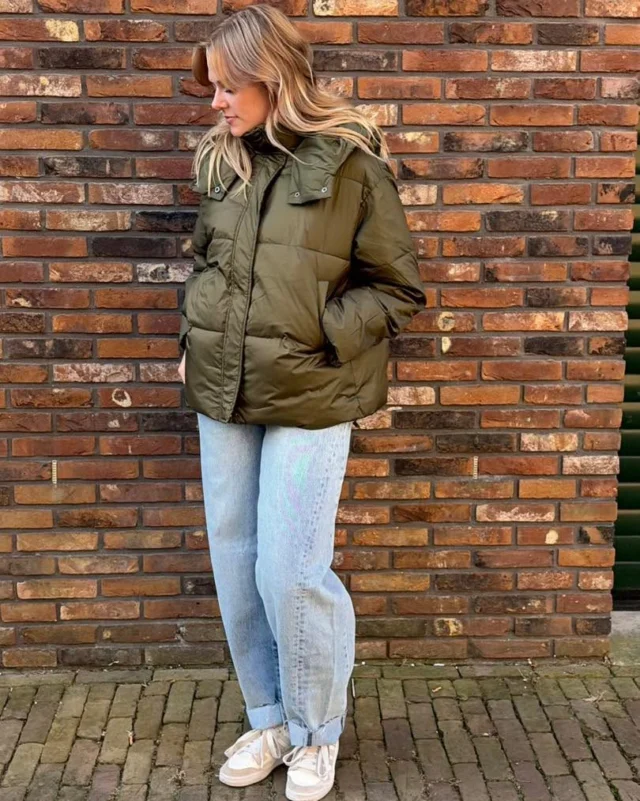 ❄️ WINTERJASSEN ARE IN! ❄️

De eerste winterjassen zijn weer binnen….. en stiekem mogen die koude dagen van ons best komen!🧥🤎

Van kort en stoer tot lang en lekker warm, en van neutrale tinten tot toffe kleuren: voor ieder wat wils

Er is volop keuze, dus laat die koude dagen maar komen…. Wij zijn er klaar voor❄️

#dock54 #winterjassen #wintercollection #najaarsmode #ootd