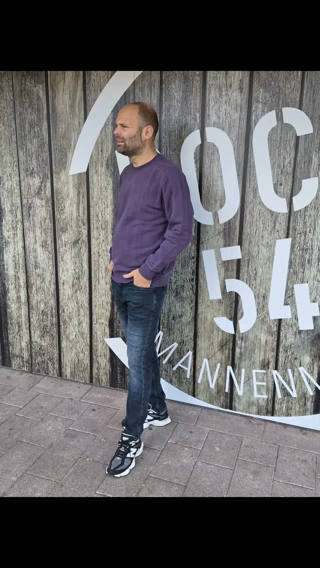 🔥 READY FOR THE SEASON?

Jarno laat zien hoe je CAST IRON draagt. 🖤💜
Stoere antraciet- en paarstinten, gecombineerd met het Valver model, sweaters, vesten, truien en T-shirts.
Van casual tot comfortabel met een stoere twist.
Welke is jouw favoriet? 👇

#herenmode #castiron #nieuwecollectie #winkelen