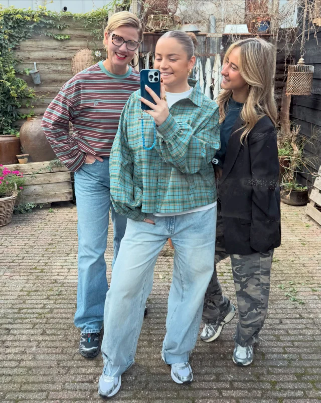 SATURDAY TEAM 💚

Vandaag staat dit team voor jullie klaar! 👋🏼
Nieuwe collecties, nieuwe outfits en genoeg inspiratie om het weekend goed te beginnen!

We hopen er samen met jullie een gezellige zaterdag van te maken! Tot straks bij Dock 54 🫶🏼✨

#saturday #dock54 #teamoftheday #newcollection #weekendplans
