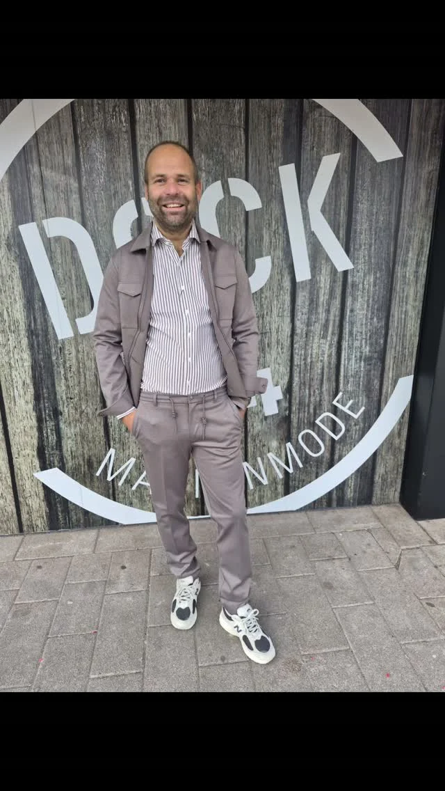 Sunday outfit 🤎

Jarno laat zien dat stijl en comfort perfect samengaan! 🤎 Met een stoer pak van Cavallaro en een prachtig overhemd eronder is hij helemaal klaar voor deze zondag. Een look waar we blij van worden! 🔥

#herenmode #mannenmode #cavallaro #menswear