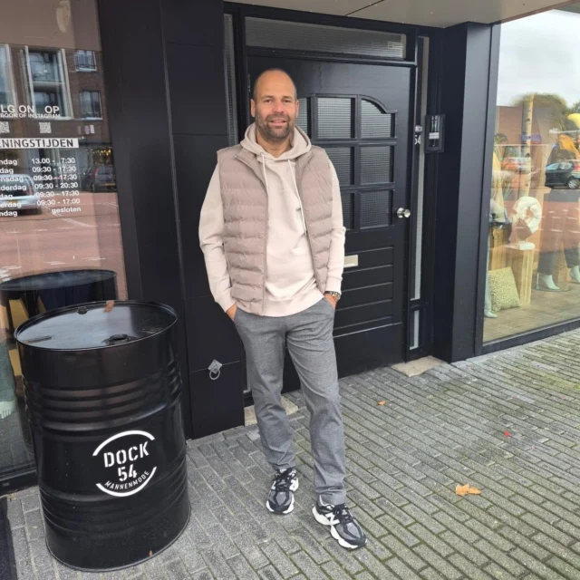 Jarno in een hoodie van Cavallaro met daarover twee verschillende bodywarmers. Welke combinatie vind jij het leukst?

#cavallaro #mannenmode #dock54