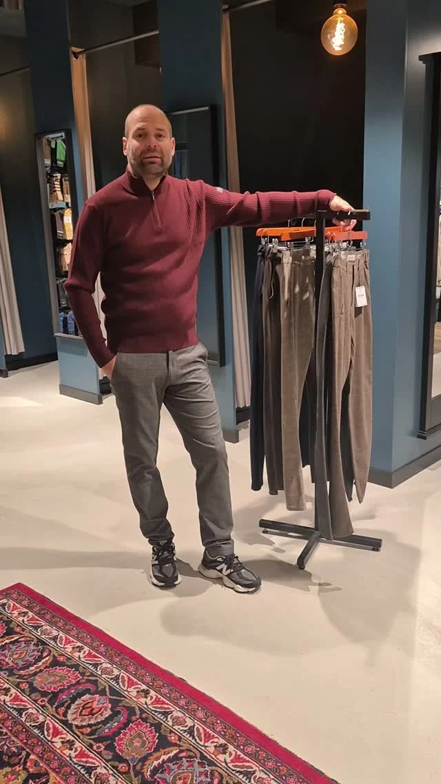Op zoek naar een fijne broek die er ook nog eens goed uitziet? 👖👌
Jarno laat je een aantal broeken van North 84 zien en draagt er zelf natuurlijk ook eentje! Zo krijg je meteen een goed beeld van de pasvorm en de verschillende stijlen. 😎
Benieuwd welke het beste bij jou past? Kom langs en ontdek ze zelf! 🔥

#nieuwecollectie #north84 #herenmode #dock54